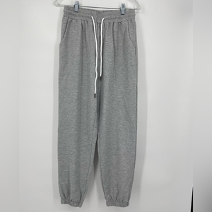 Automet grey sweatpants size med, elastic at waist + ankle.‎ Drawstring. Pockets